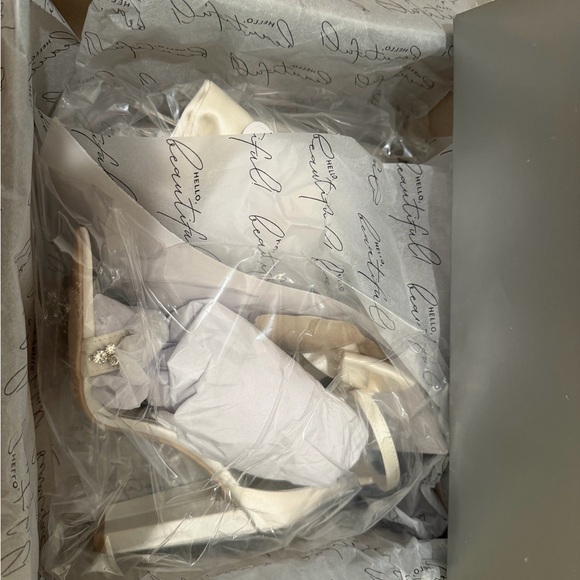 “New” Oleg Cassini Melania Cream Heels with Bow and Crystals size7 - Picture 4 of 6